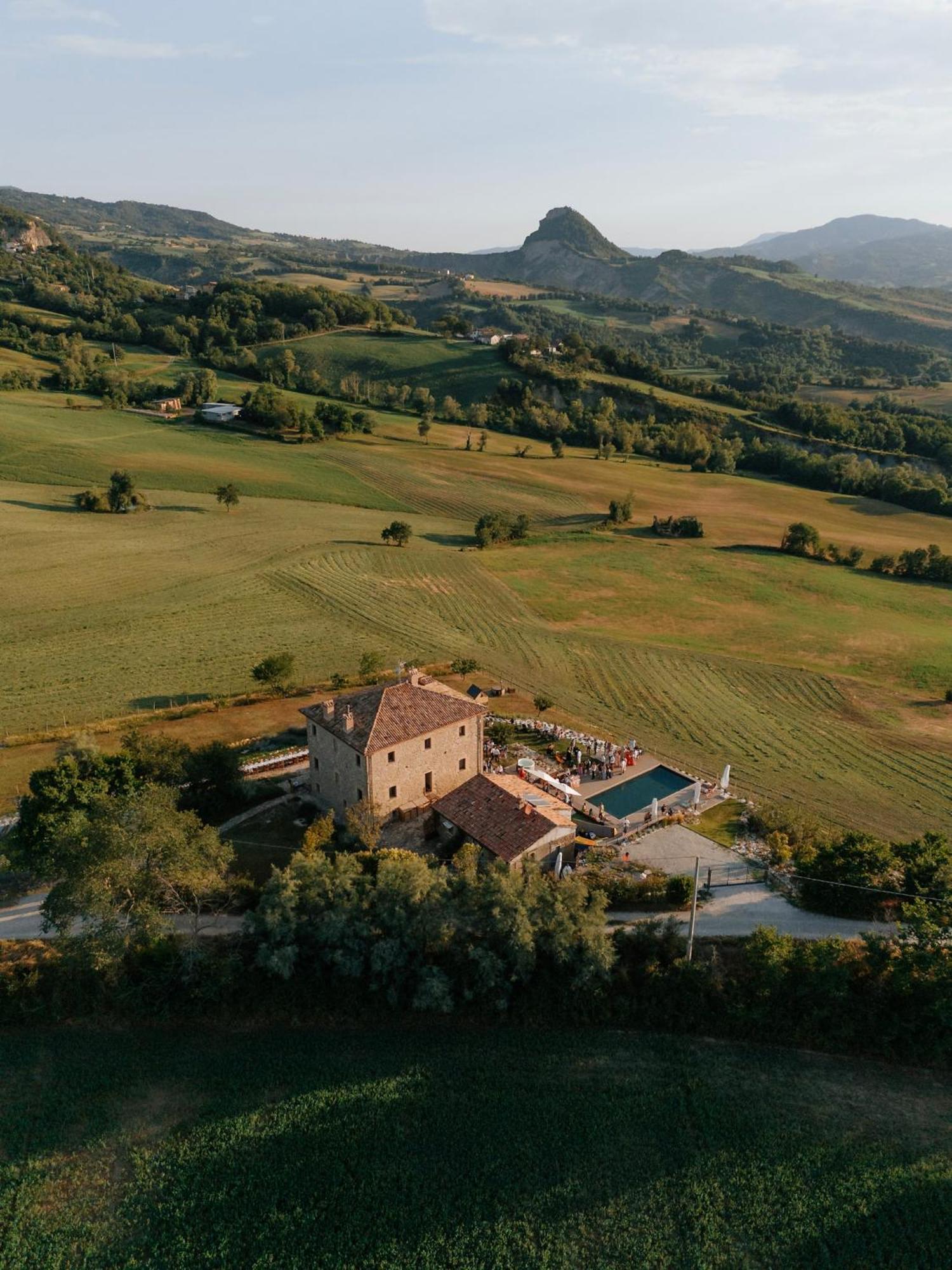 Palazzo Serre - Natura & Piscina サン・レーオ エクステリア 写真